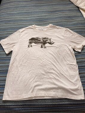 Banana Republic cream Short Sleeve Rhino Graphic Tee